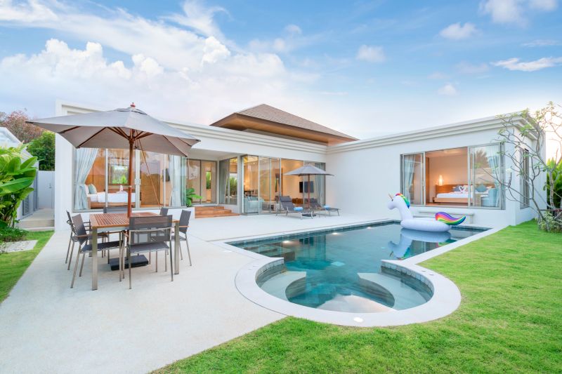 Pool Deck Refinishing